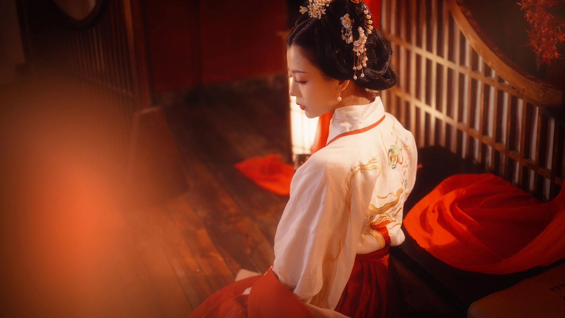 拿相机的执义《酒黯乡魂》红色汉服古典写真插图2 拿相机的执义《酒黯乡魂》红色汉服古典写真插图2