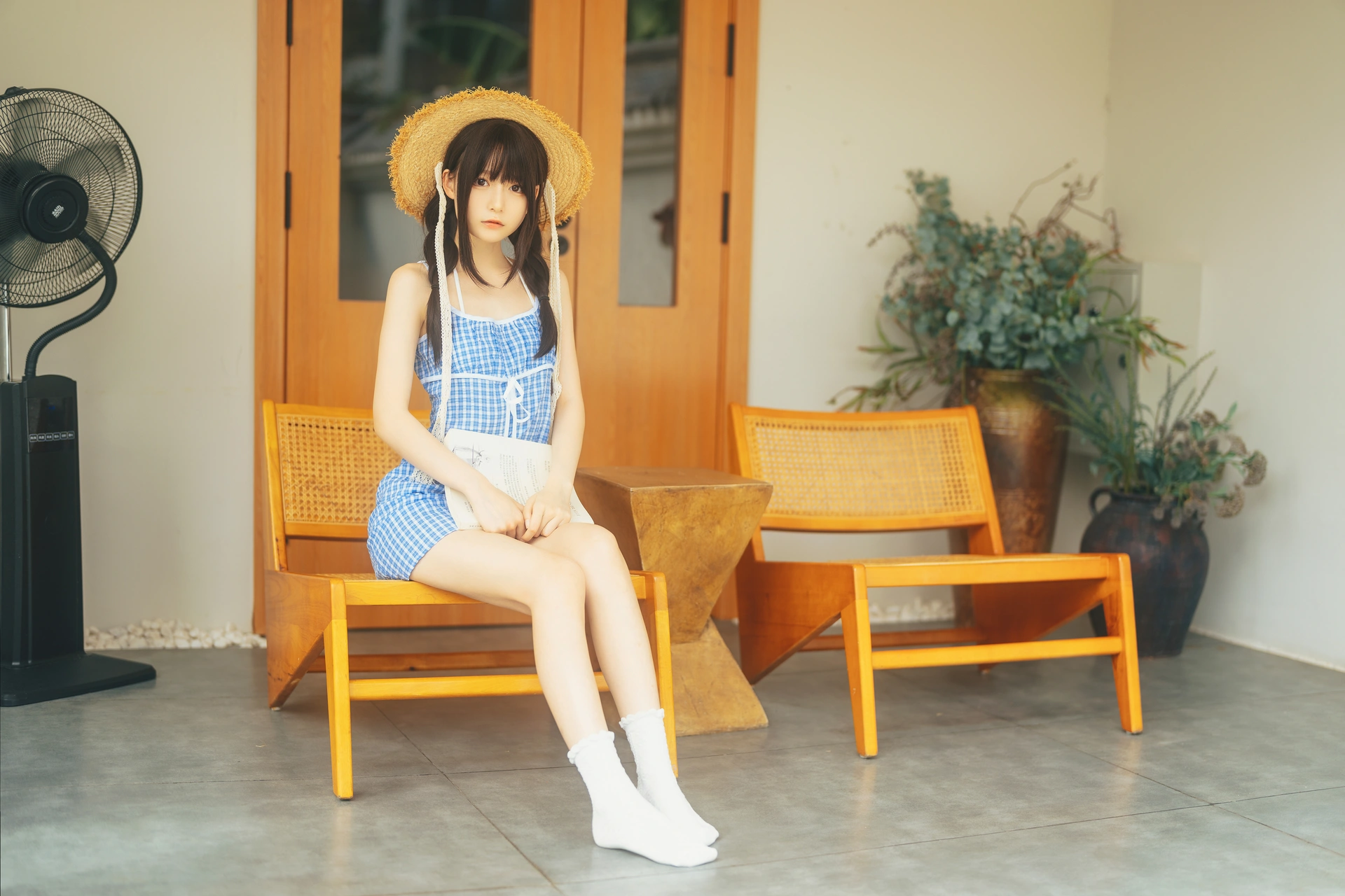 迷之呆梨《NO.007 夏末》蓝白格连衣裙日系写真插图