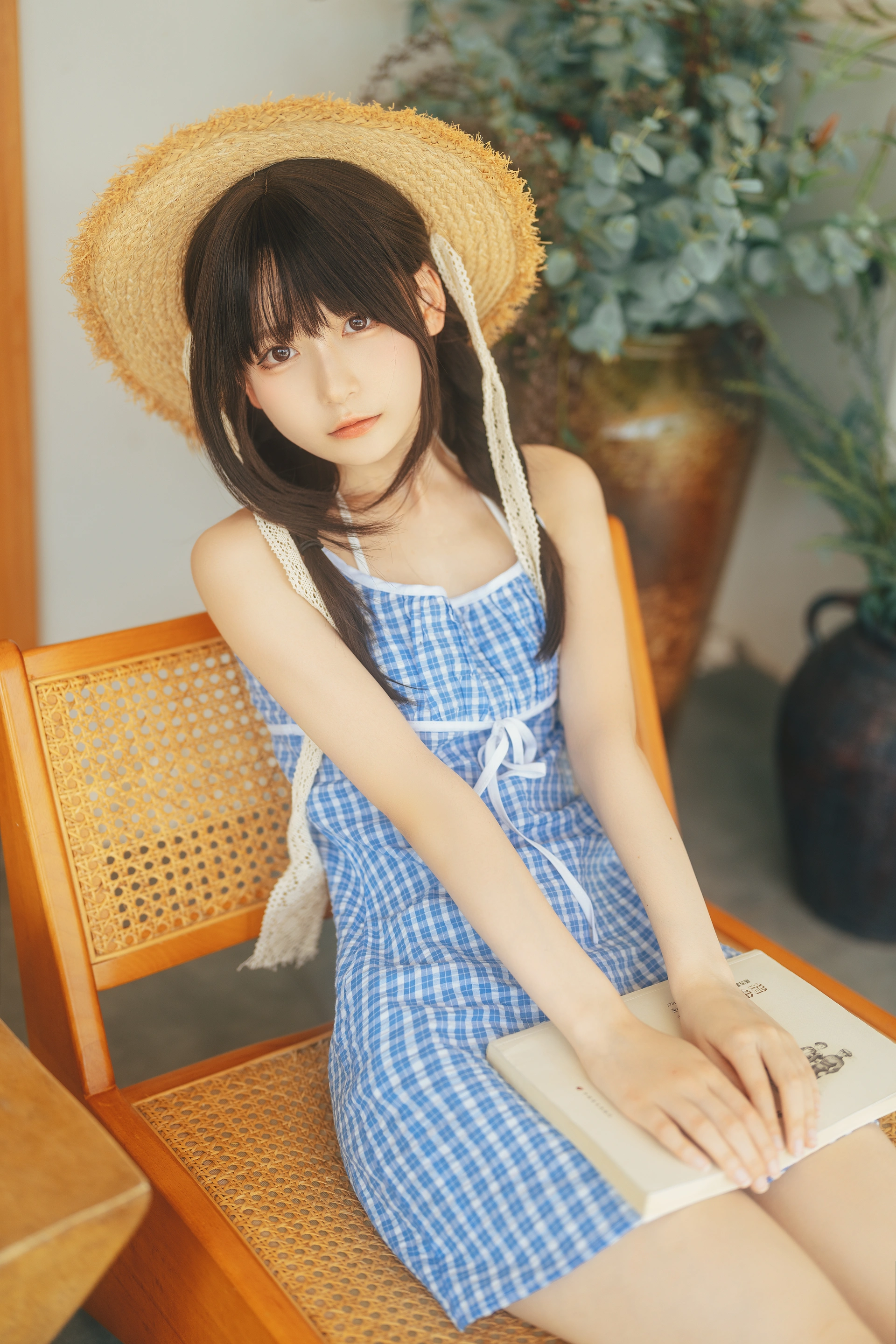 迷之呆梨《NO.007 夏末》蓝白格连衣裙日系写真插图1