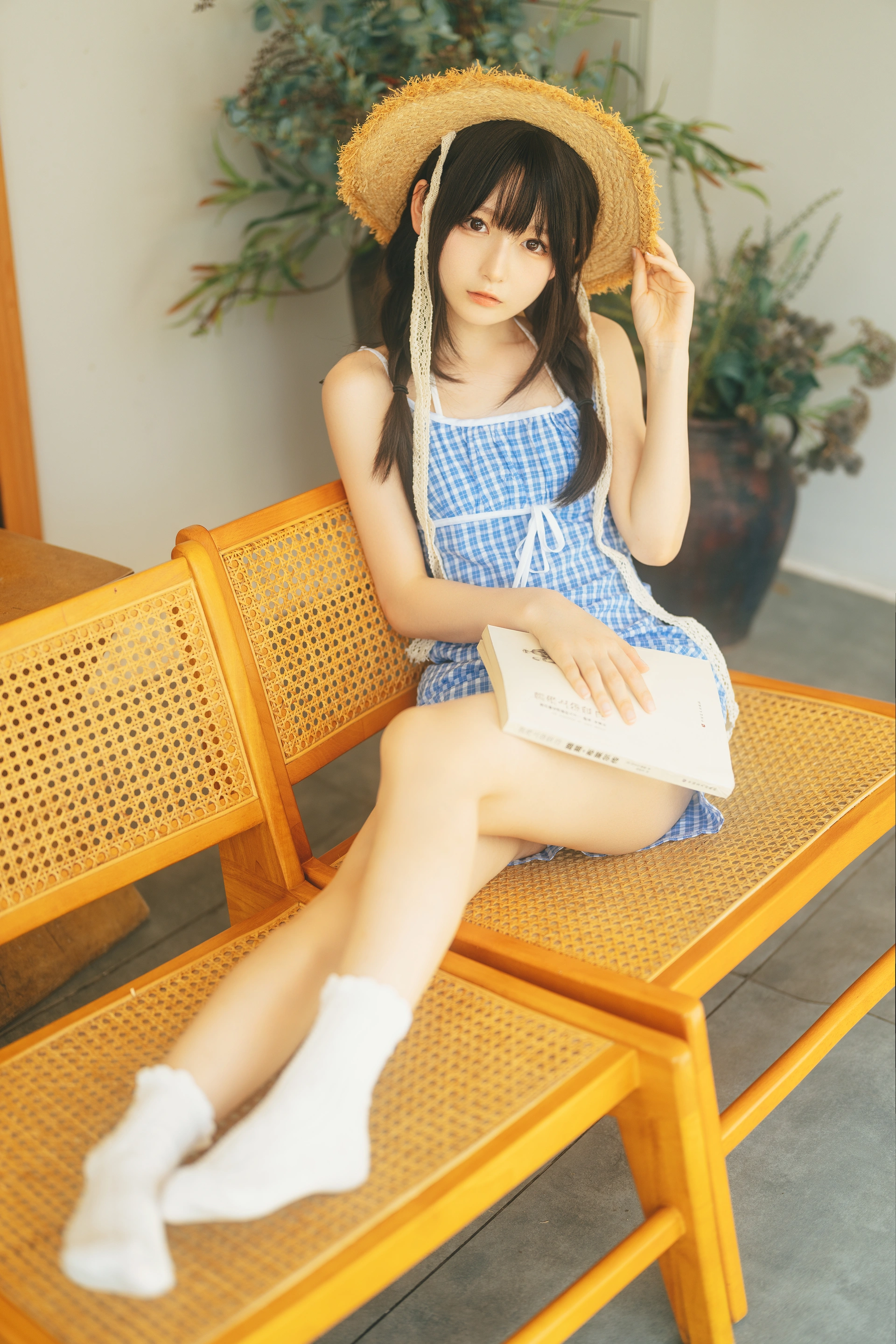 迷之呆梨《NO.007 夏末》蓝白格连衣裙日系写真插图2