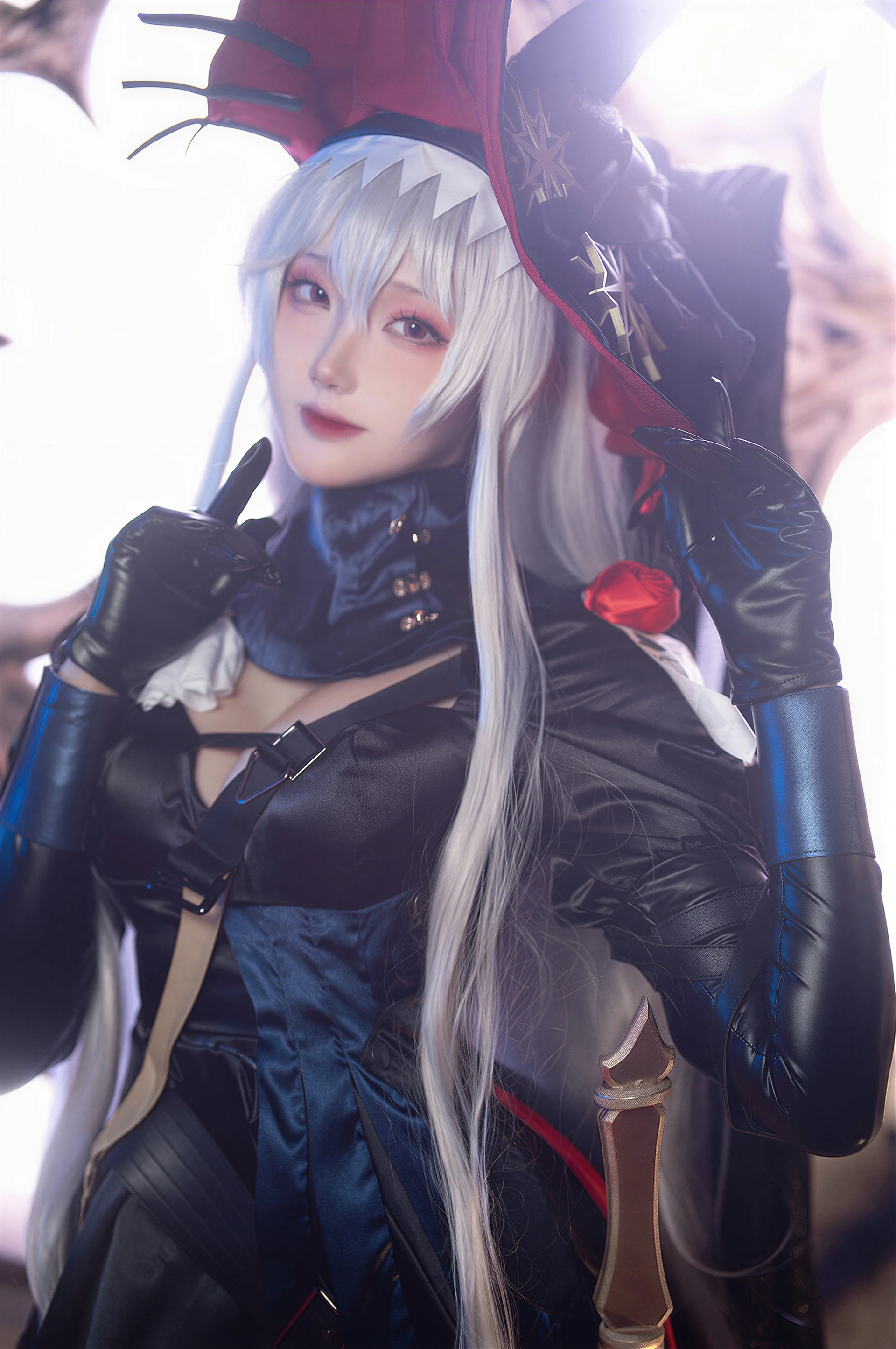 瓜希酱《明日方舟 幽灵鲨》:黑红哥特场景里的角色COS插图2 瓜希酱《明日方舟 幽灵鲨》:黑红哥特场景里的角色COS插图2