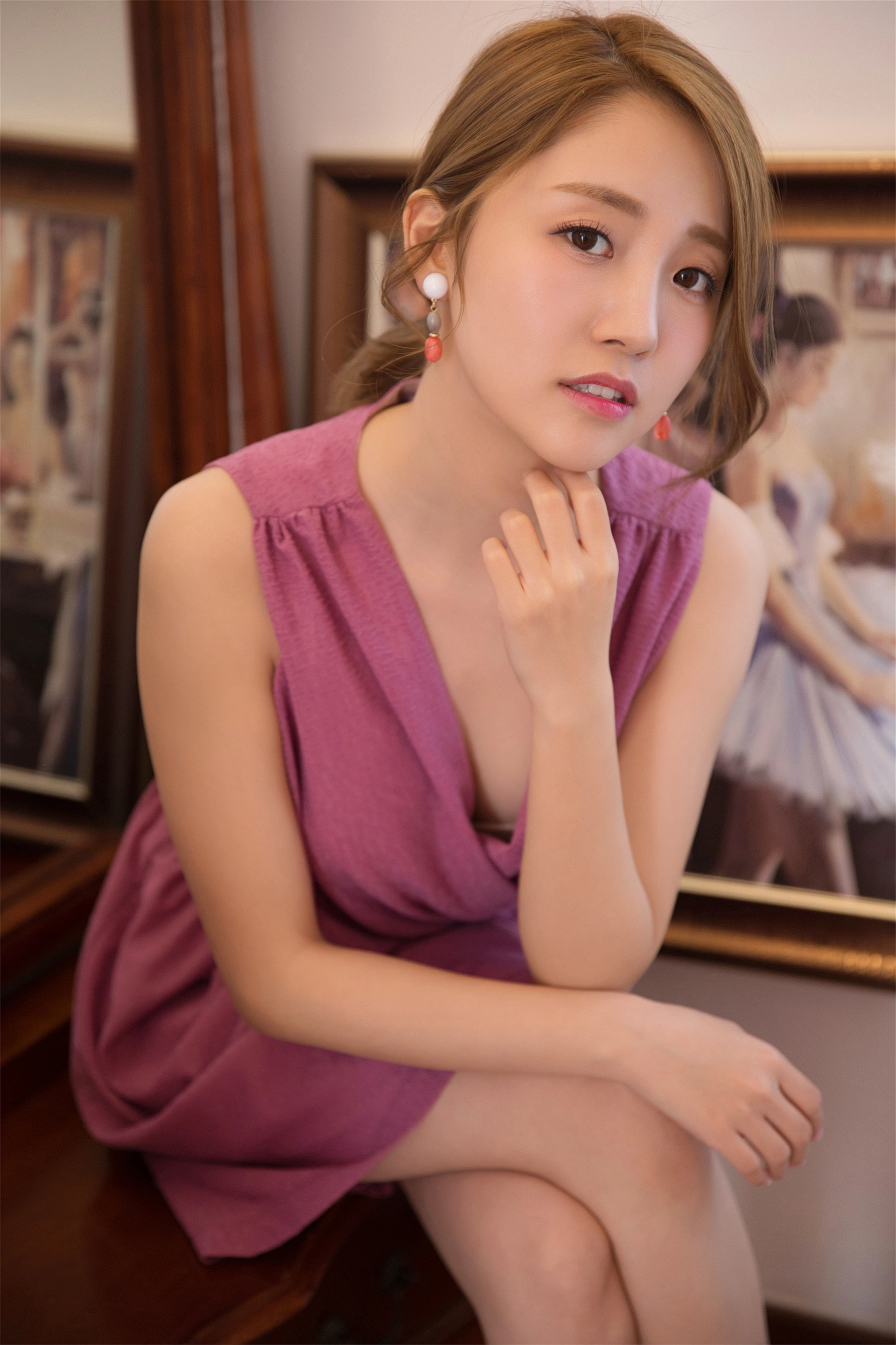 雅拉伊《[YALAYI雅拉伊]2024.04.24 NO.1119 紫罗兰》写真预览：紫色连衣裙插图1