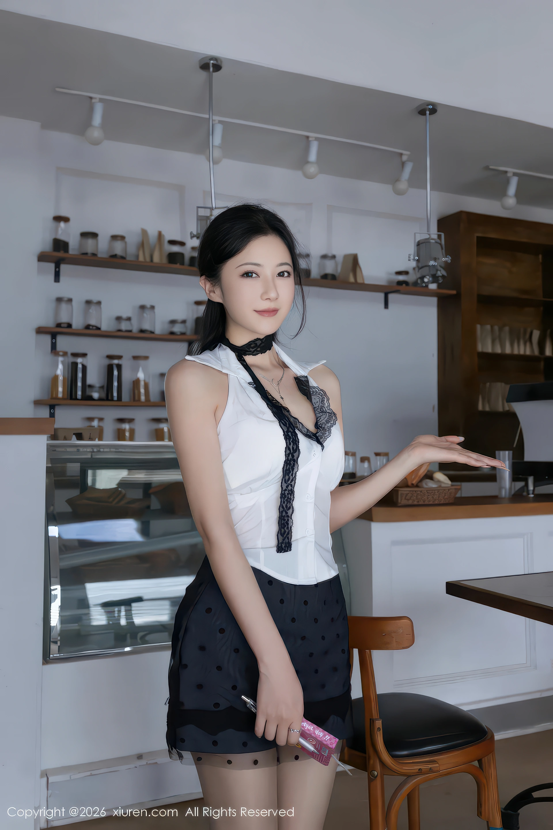 鱼子酱Fish《Xiuren秀人网 NO.11304》:咖啡店黑白制服写真插图1 鱼子酱Fish《Xiuren秀人网 NO.11304》:咖啡店黑白制服写真插图1