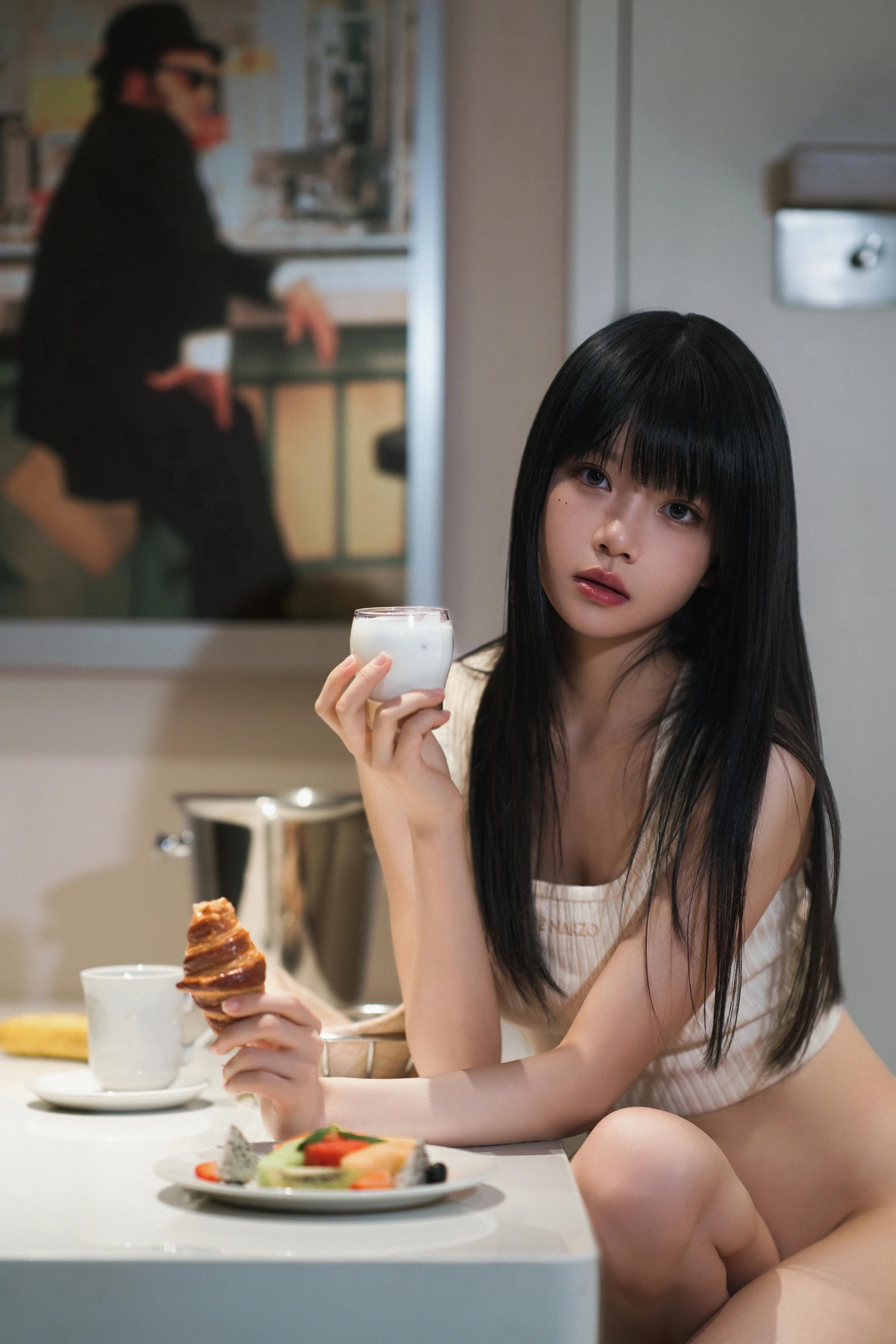 桜桃喵《CherryKISS 迷糊早餐》:牛奶与可颂的厨房早餐写真插图 桜桃喵《CherryKISS 迷糊早餐》:牛奶与可颂的厨房早餐写真插图