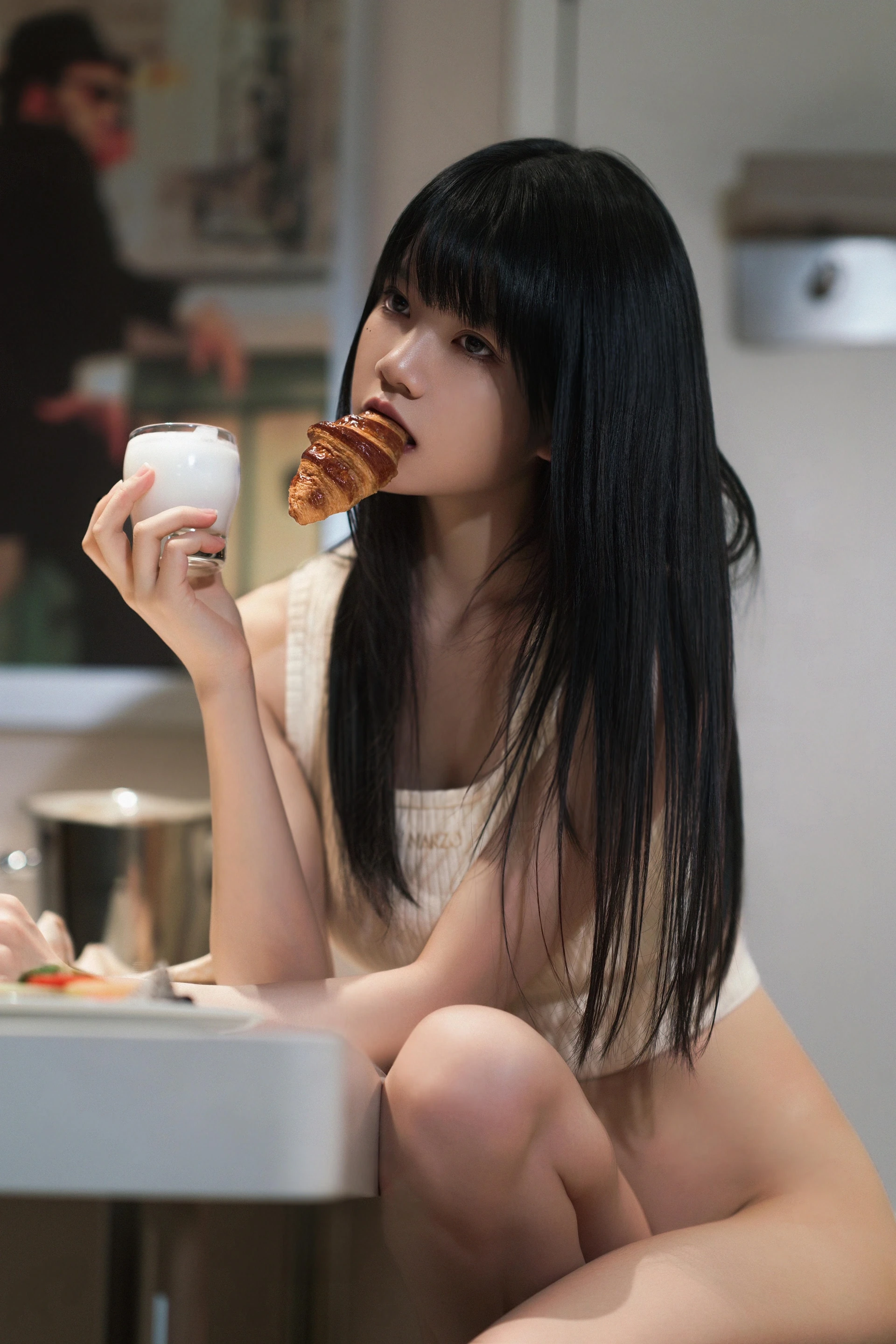 桜桃喵《CherryKISS 迷糊早餐》:牛奶与可颂的厨房早餐写真插图1 桜桃喵《CherryKISS 迷糊早餐》:牛奶与可颂的厨房早餐写真插图1